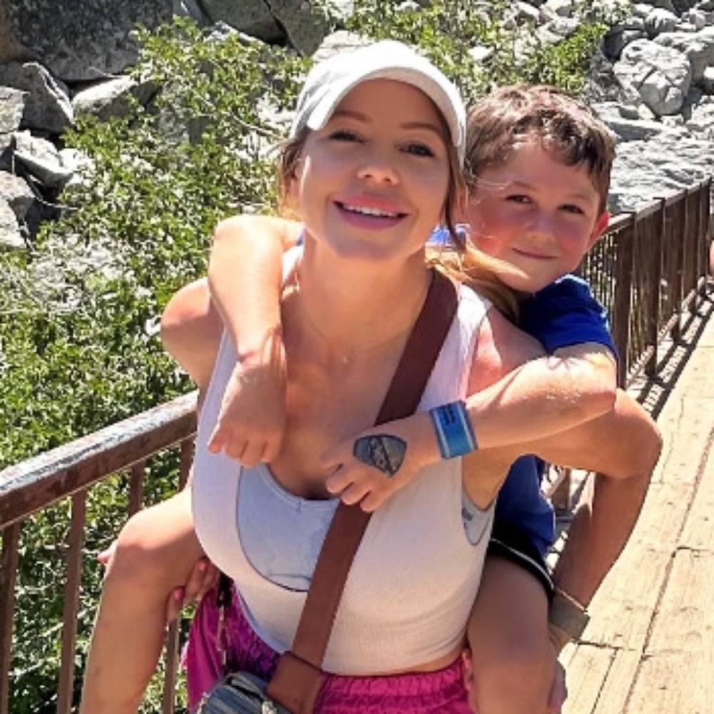 Meet your Posher, Mary tina